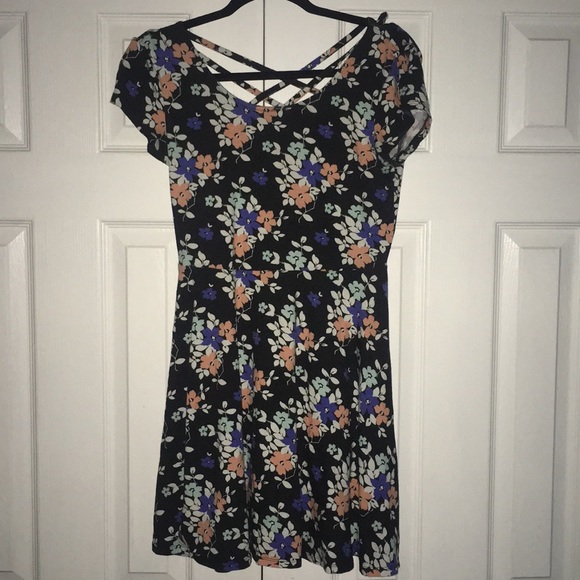 Aeropostale Dresses & Skirts - Cute flower dress!